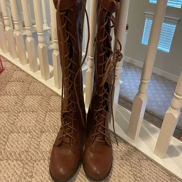 Kasia Laced Boots 🤍 - Picture 2 of 3